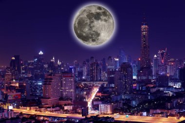 Dolunaylı gece Manzara Şehri.