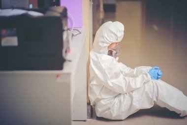 Hastalık kontrol uzmanları, Corona virüsü 2019-nCoV pnömoni salgını kontrolü için umutsuzluğa kapıldılar..