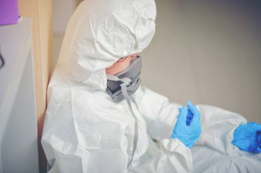 Hastalık kontrol uzmanları, Corona virüsü 2019-nCoV pnömoni salgını kontrolü için umutsuzluğa kapıldılar..