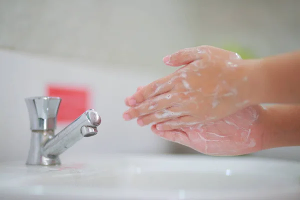 Handen Met Warm Water Wrijf Nagels Vingers Regelmatig Schoon Gebruik — Stockfoto