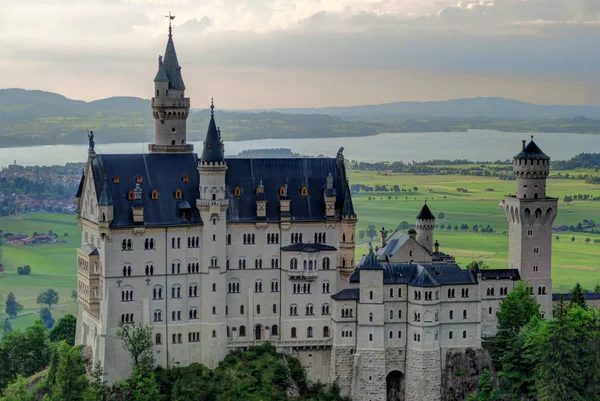 Slottet Neuschwanstein och Hohenschwangau vid solnedgången — Stockfoto