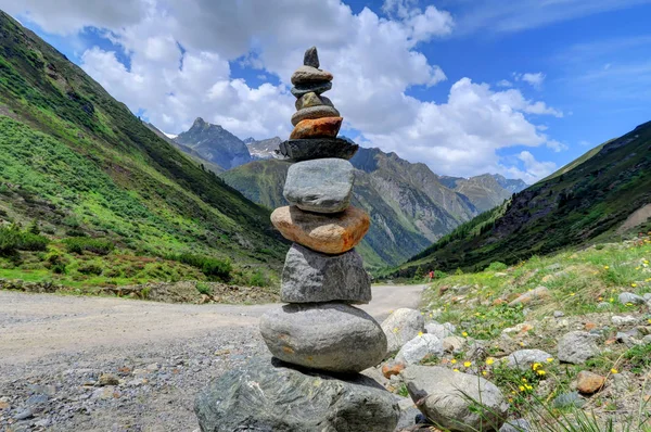 Pila di roccia nella valle alpina della Val Piztal — Foto Stock