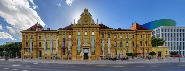 Edifício do Museu de Arte e Artesanato em Zagreb, Croácia — Fotografia de Stock