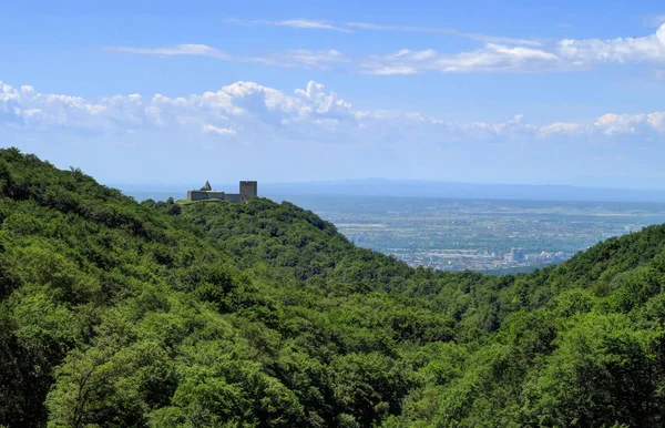 Castillo de Medvedgrad en una colina, con vistas a Zagreb, Croacia —  Fotos de Stock