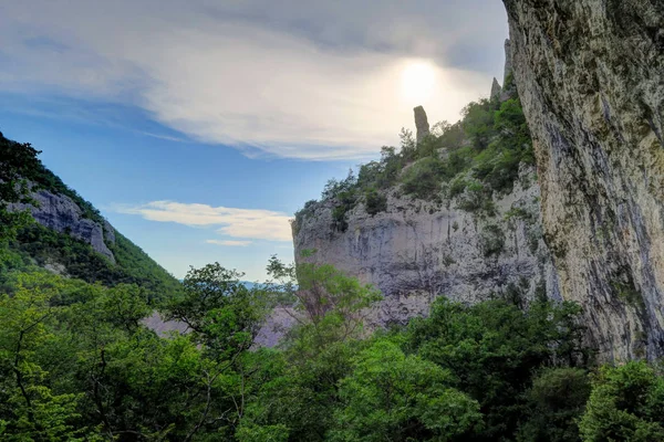 Τοίχο βράχου, στο φαράγγι Draga Vela, Ucka εθνικό πάρκο, Κροατία — Φωτογραφία Αρχείου