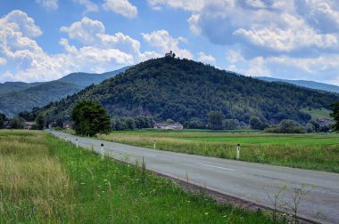 Ljubljana, Slovenya dışında bir tepe üzerinde Kilise.
