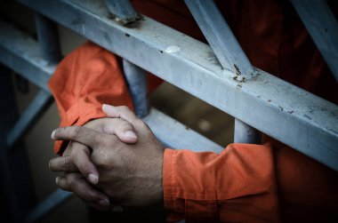 Hapisteki Erkek Eller 'in Yakın Çekimi