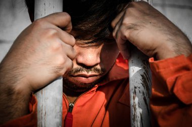 Asyalı erkek mahkum                          