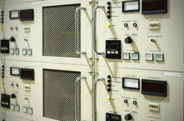 Elektrik şebekesinin ana şalteri..