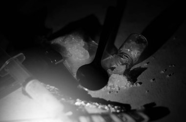 Yere çok çeşitli ilaçlar bırakılıyor, insanların günlük yaşamları için tehlikeli.