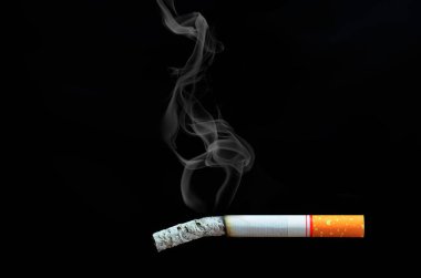 Yumuşak odaklı arka planı olan sigara koyu renktir..