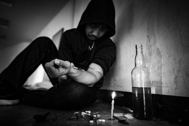 Depresyondan muzdarip Asyalı adam
