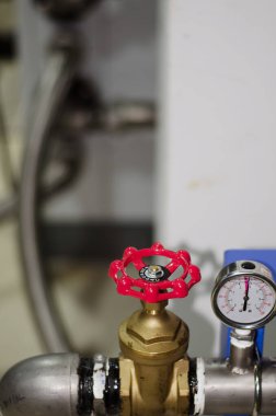 Kırmızı vana, boru. İş ve endüstri