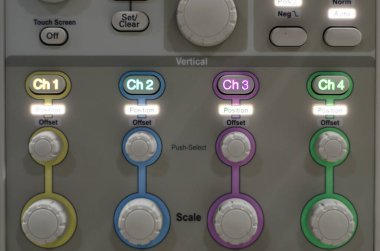 Güç düğmeleri olan konsol görünümü