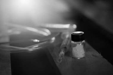 Yere çok çeşitli ilaçlar bırakılıyor, insanların günlük yaşamları için tehlikeli.