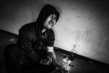 Depresyondan muzdarip Asyalı adam