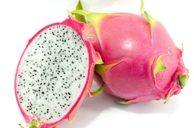 Beyaz arkaplanda Ejder Meyvesi izole.