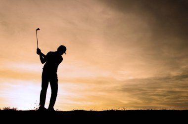 Golf mü? Golf oynayan bir adam resmi. 