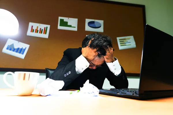 Asiatiska Affärsmän Stressade Med Arbete — Stockfoto