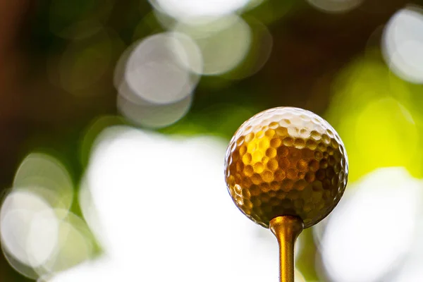 Arany Golf Labda Pin Egy Erős Fény Végső Győzelem — Stock Fotó
