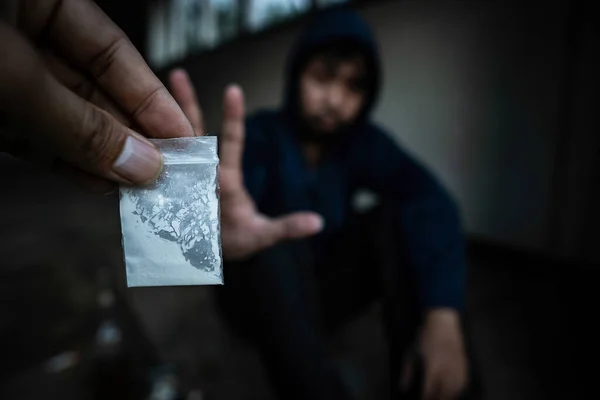 As mãos do homem recusam viciante — Fotografia de Stock