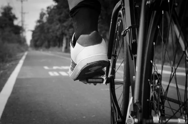 Close Left Foot Cycling Front Strong Physical Health — Stock Photo, Image