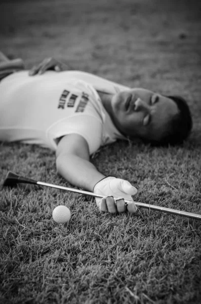 Golfista Muž Ležící Zraněný Hraní Golfu — Stock fotografie