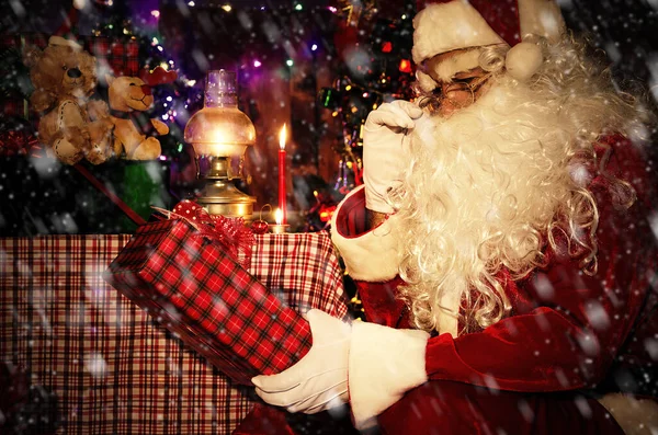 Santa Claus Avec Cadeaux Noël Coffrets Cadeaux Dans Chambre — Photo