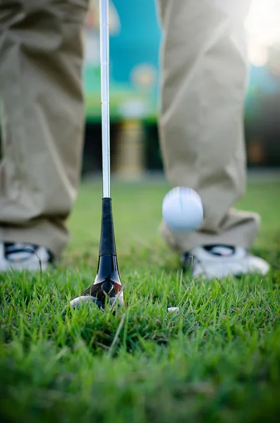 Golfare Spelar Golf Gräsmattan — Stockfoto