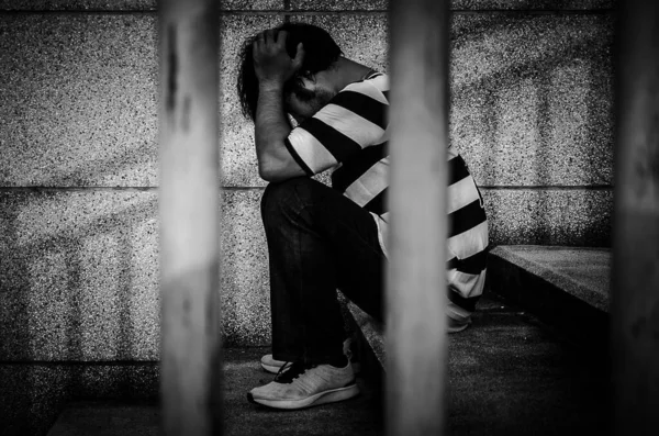 Ασιάτης Κρατούμενος Κατάθλιψη — Φωτογραφία Αρχείου