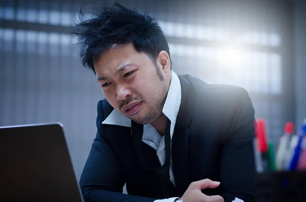 Ung Asiatisk Affärsman Svart Klänning Och Vit Skjorta Arbetet Kontoret — Stockfoto