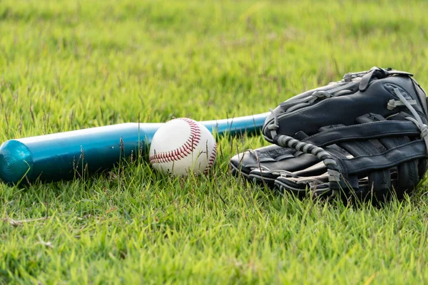 Baseball Equipment Lawn — Stock Photo, Image