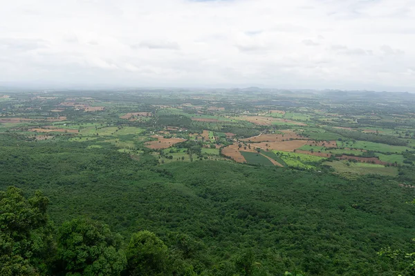 Vista sulle montagne e il cielo di questo bellissimo paese Thai — Foto Stock