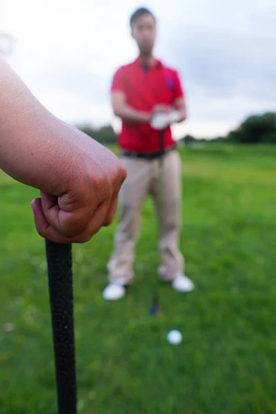 Golfer Spielen Auf Dem Golfplatz — Stockfoto