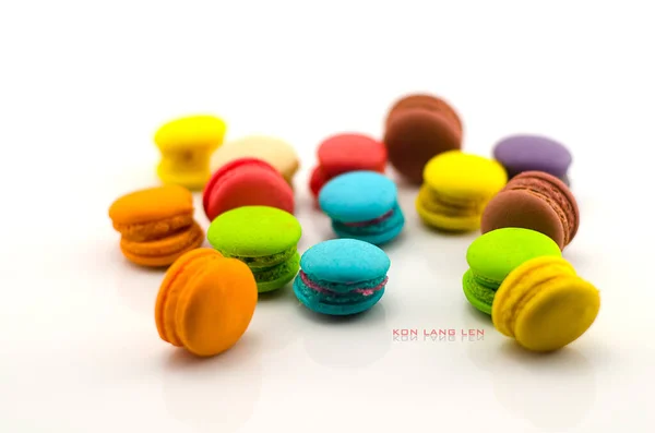 Macaroons Saborosos Doces Isolados Fundo Branco — Fotografia de Stock