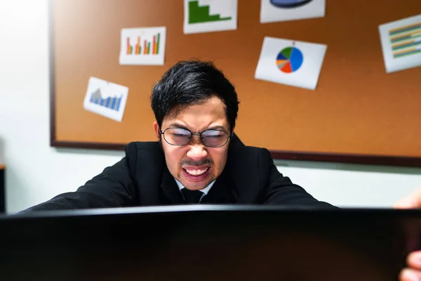 Director Ejecutivo Asia Hombre Negocios Enfatizado Con Trabajo — Foto de Stock
