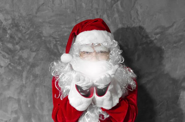 Santa Claus Fondo Gris Con Espacio Copia Vacío —  Fotos de Stock