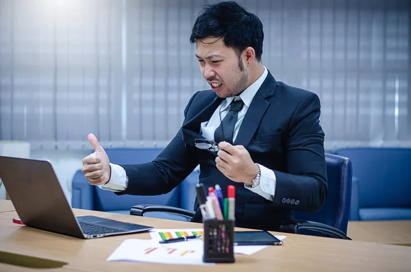 Jovem Asiático Empresário Vestido Preto Camisa Branca Durante Trabalho Escritório — Fotografia de Stock