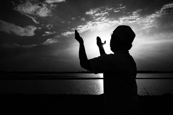 Homme Musulman Priant Pour Les Bénédictions Dieu — Photo