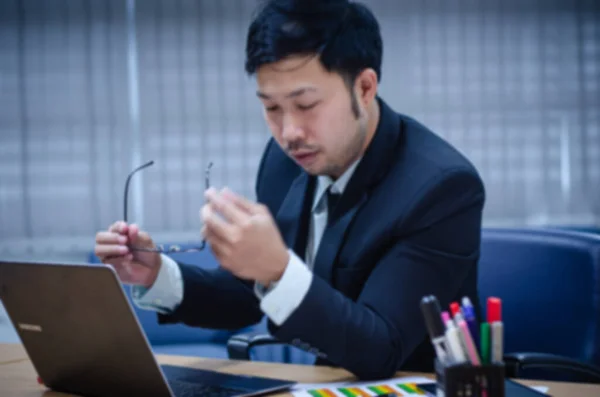 Jonge Aziatische Zakenman Zwarte Jurk Wit Shirt Tijdens Het Werk — Stockfoto