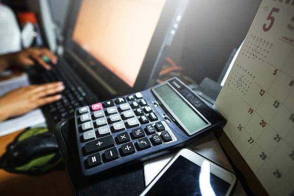 Work Female Accountant Calculator Foreground — Stock Photo, Image