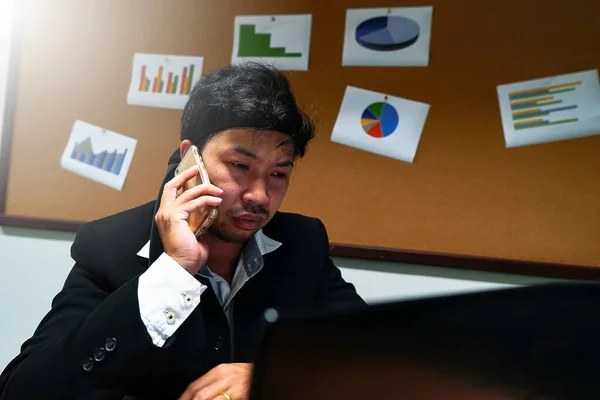 Asiatico Uomo Affari Sottolineato Con Lavoro — Foto Stock