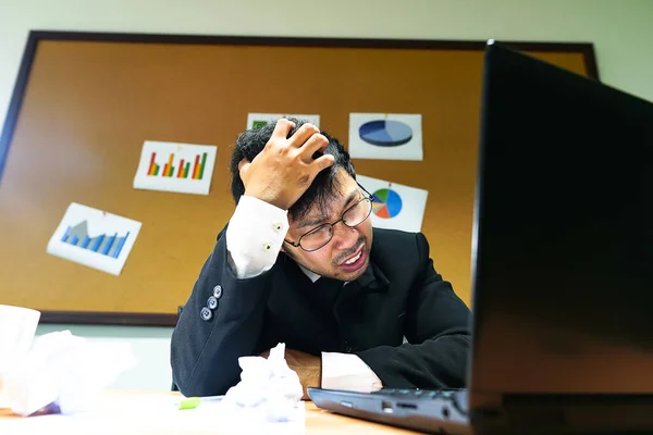 Asiatisk Affärsman Stressad Med Arbete — Stockfoto