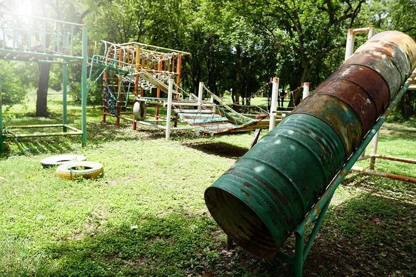 公园里的儿童游乐场 — 图库照片