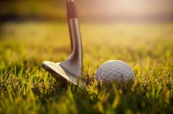 Golfschläger Und Golfball Aus Nächster Nähe — Stockfoto