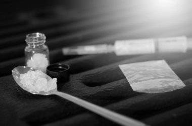 Yere çok çeşitli ilaçlar bırakılıyor, insanların günlük yaşamları için tehlikeli.