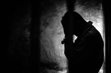 Kelepçelenmiş Erkek Ellerinin Yakın Çekimi 