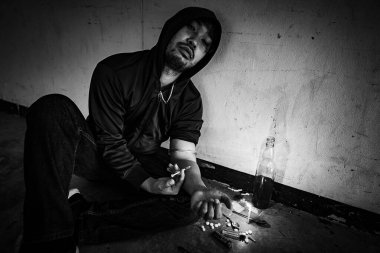 Depresyondan muzdarip Asyalı adam