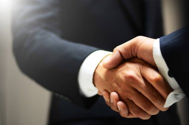 İş adamları el sıkışıyor. İş dünyası