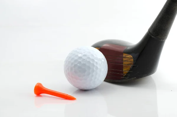 Golfschläger Und Golfball Aus Nächster Nähe Isoliert — Stockfoto